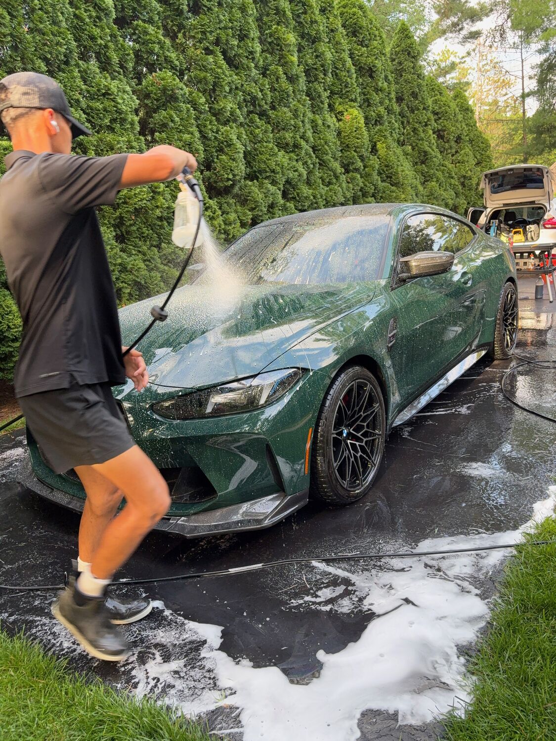 Detail Dash washing a BMW M4