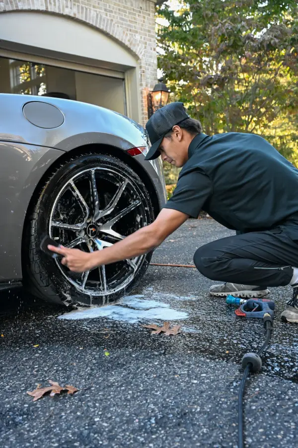 Wheel cleaning on the McLaren